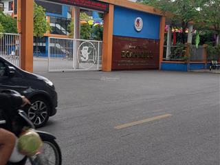 Chính chủ bán đất 3 mặt đường trung tâm việt hưng full thổ cư giá chỉ 129 triệu/m2