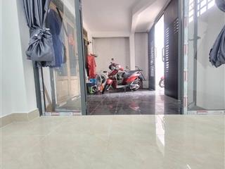 Hxh đỗ cửa  dt 49m2  trệt 2 lầu sân thượng  3 phòng ngủ 4wc