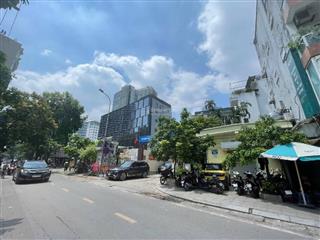 Nhà mới có thang máy cách phố đội cấn vài bước khu vip ba đình