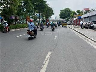 Nhà đẹp 5 tầng  dân xây chắc chắn  ô tô đỗ cửa  khu ttqđ  vị trí trung tâm cầu giấy