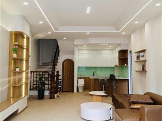 Nhà mặt ngõ to rộng lô góc ô tô tải đỗ cửa ô tô vào nhà