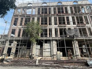Phúc thành 3 đối diện vườn hoa , đường trước 20m , thẳng cổng dự án