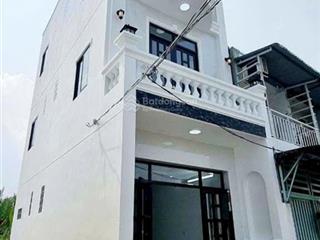 Nhà sổ riêng trệt 2 lầu giá nhỉnh 1ty8 dtsd 120m2 ngay ubnd long hậu