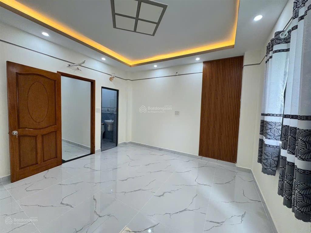 Nhà mới xây kdc hoàng hoa  1 trệt 2 lầu st  hoàn công đầy đủ 4ty250