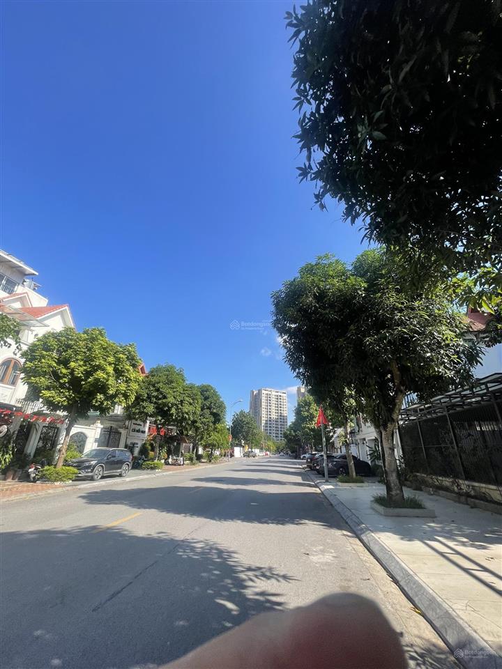 Siêu phẩm việt hưng  toà nhà 7 tầng thang máy, dt 110m2, mt 12m, ô tô dừng đỗ ngày đêm  25 tỷ