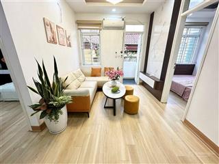 Nhỉnh 2, xtỷ  nguyễn hoàng  2 ngủ  ô tô đi qua cửa  các phòng đều có cửa sổ to, ban công