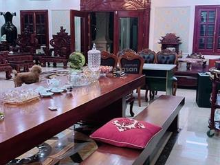 Biệt thự 3 tầng siêu rộng siêu sang được gđ thiết kế công phu và vô cùng hoành tráng