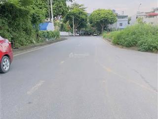 2 lô hoa hậu ngay cổng trường lý tự trọng bắc lệnh