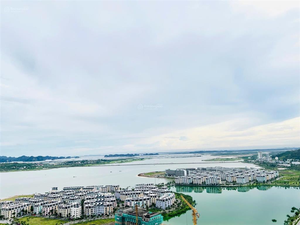 2 ngủ lớn tầng cao 63m chưa nt góc tây bắc duy nhất 3tỷ000 với 95%, chỉ có từ "e. dũng hạ long"