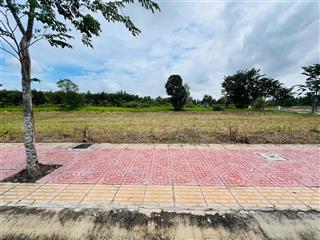 Chính chủ gửi em nhanh nền 90m2, sổ sẵn, thổ cư 100%, mặt tiền lớn 18m, đức hòa, long an
