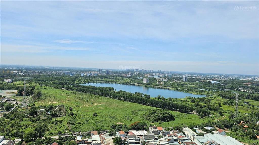 Giá rẻ bất ngờ 2pn ban công đông nam view hồ đá giá chỉ 2,79 tỷ. em hoài châu 0939 420 ***