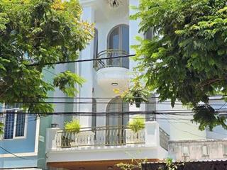 Nhà phố ngay trung tâm cách biển 200m