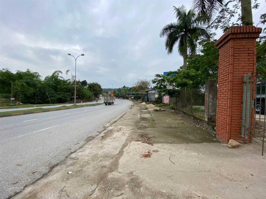 Chuyển nhượng gần 3ha xây trụ sở vp, trung tâm tm  dịch vụ mặt đường quốc lộ 2 gần cổng đền hùng