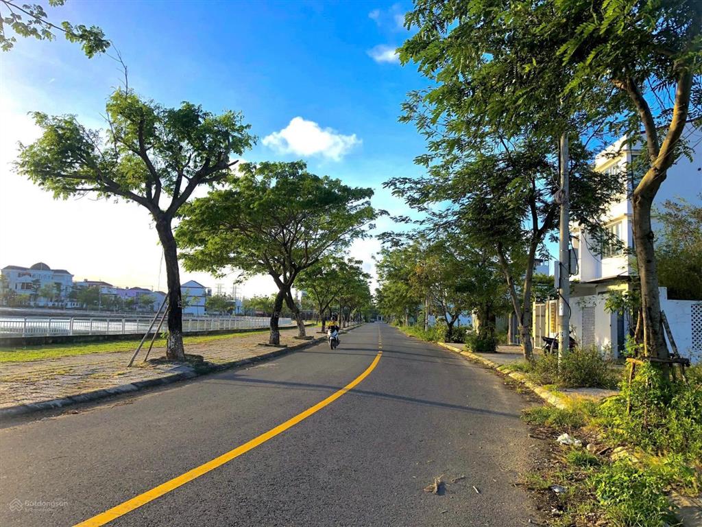 Siêu phẩm đất 3 mặt tiền view hồ trảng kèo chủ trương xây khách sạn 6 tầng vị trí vàng tt hội an