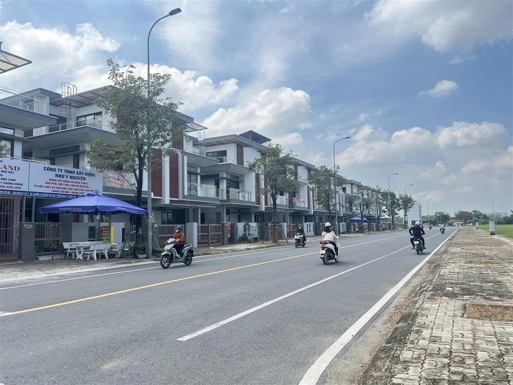 Đông tăng long  bán căn song lập dt 8x21m vị trí đẹp nhà hoàn thiện nội thất đẹp 13 tỷ. 0909 483 ***