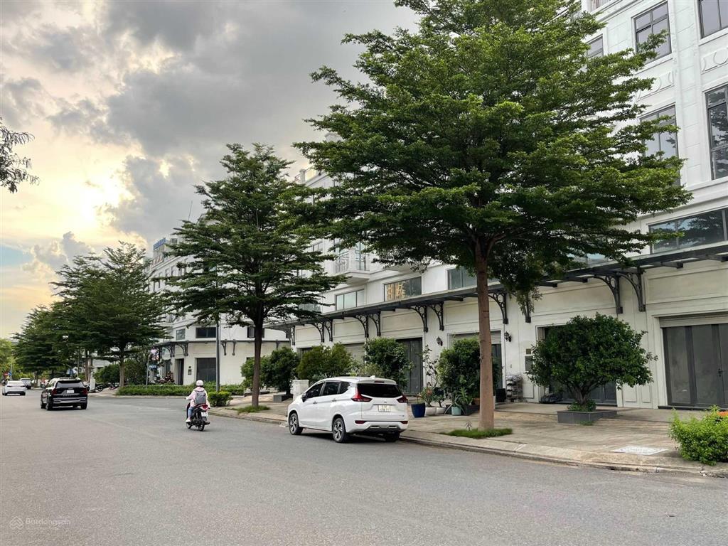 Lakeview city 5x20 vị trí đẹp view hồ, đường 25m hoàn thiện nội thất giá 23.8 tỷ.  0909 483 ***