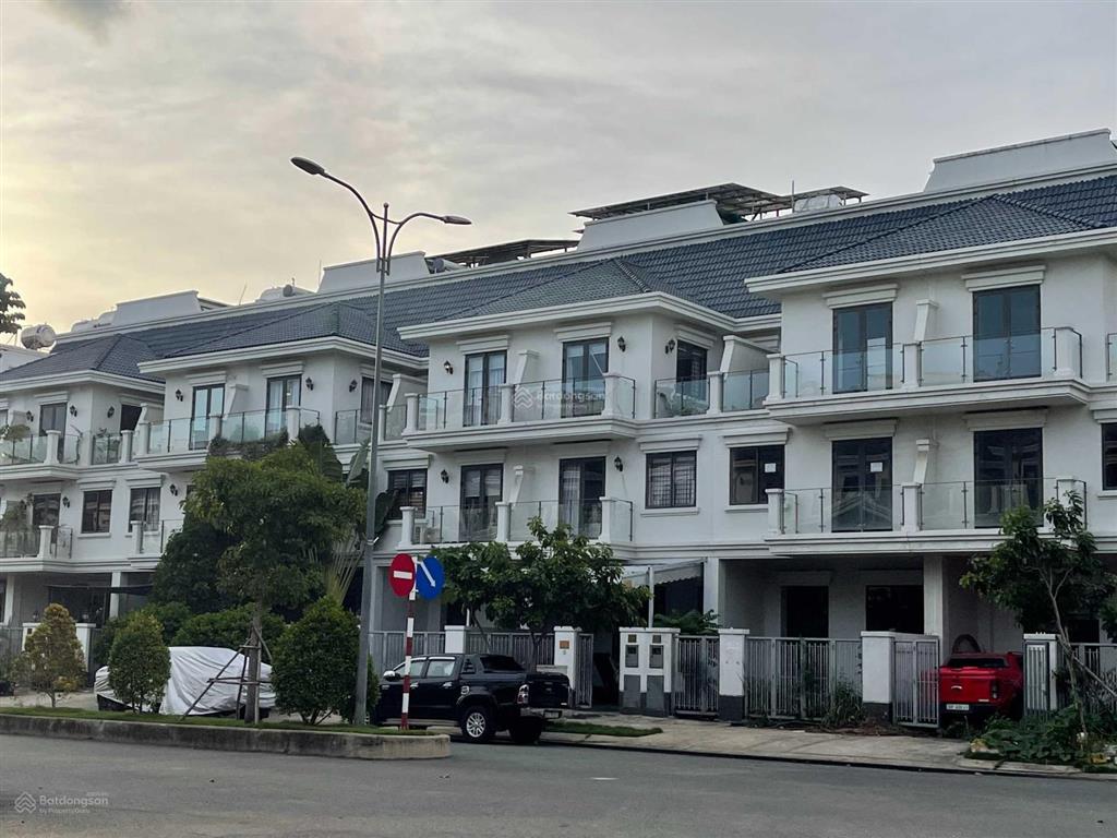Lakeview city 5x20 vị trí đẹp view hồ, đường 25m hoàn thiện nội thất giá 23.8 tỷ.  0909 483 ***