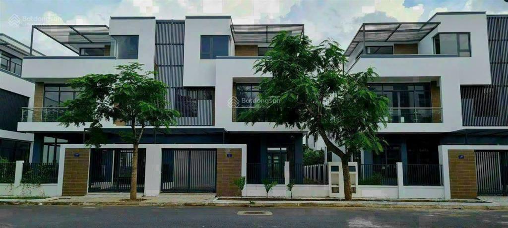 Đtl  bán gấp biệt thự 10x32m gần hồ dt sàn 333,7 m2 sân vườn rộng, số hống sẵn, hỗ trợ ngân hàng