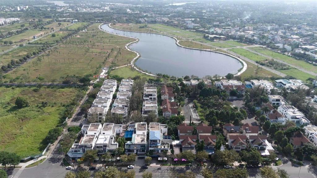 Đtl  bán gấp biệt thự 10x32m gần hồ dt sàn 333,7 m2 sân vườn rộng, số hống sẵn, hỗ trợ ngân hàng