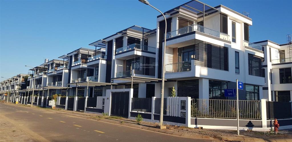 Đtl  bán gấp biệt thự 10x32m gần hồ dt sàn 333,7 m2 sân vườn rộng, số hống sẵn, hỗ trợ ngân hàng