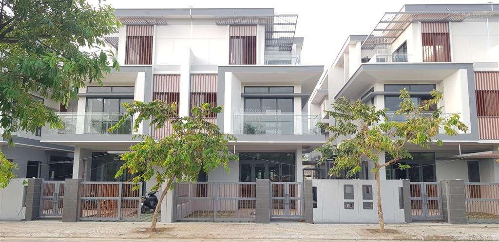 Đtl  bán gấp biệt thự 10x32m gần hồ dt sàn 333,7 m2 sân vườn rộng, số hống sẵn, hỗ trợ ngân hàng