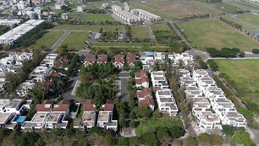 Đtl  bán gấp biệt thự 10x32m gần hồ dt sàn 333,7 m2 sân vườn rộng, số hống sẵn, hỗ trợ ngân hàng