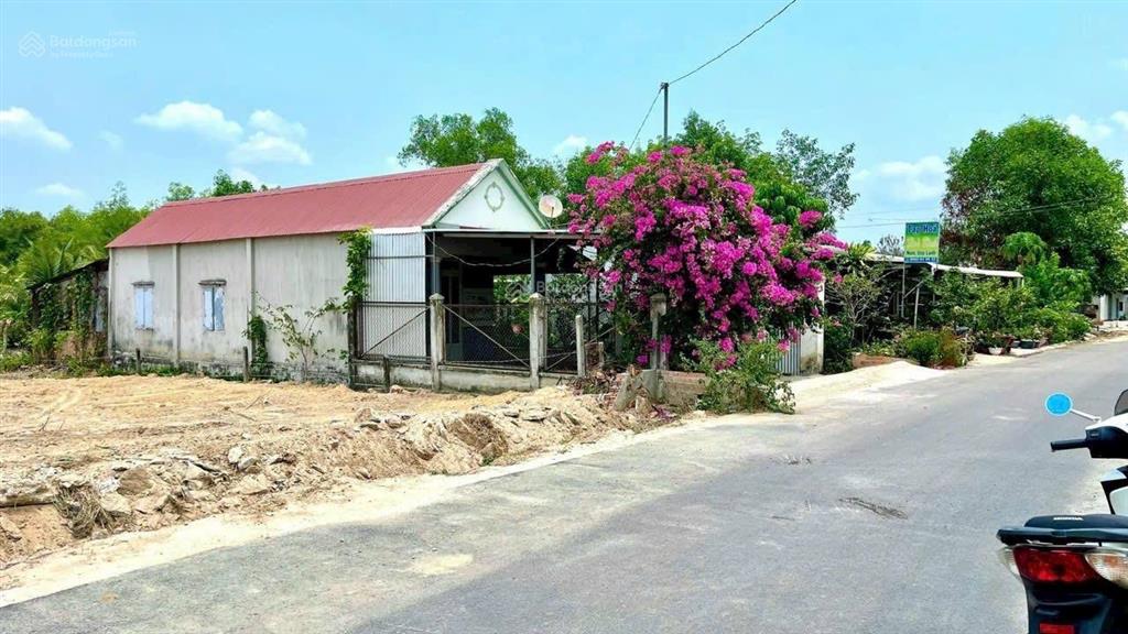 Nguồn ngộp đất bình dương 3700m2 chỉ 1,7 tỷ thổ cư, đường nhựa, dân đông