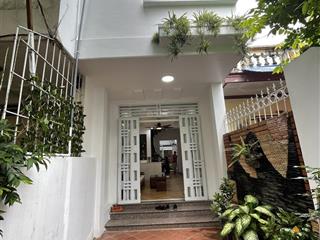 Cho thuê nhà riêng tại phố nguyễn văn cừ  long biên, ngay ngã tư hồng tiến