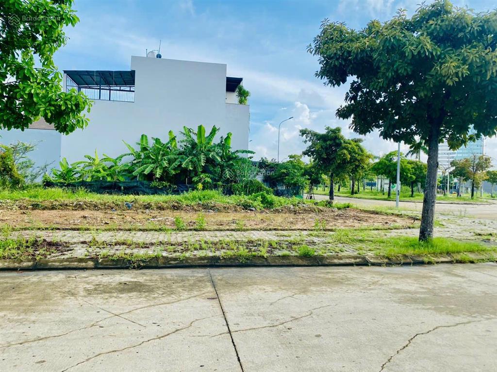 Bán lô gốc 2 đường 10m5 dự án golden hills city giá 7 tỷ, 147.3m2,  qúy 0905 959 ***