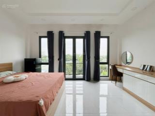 Phòng rộng 30m2  ban công  cửa sổ trời thoáng mát  full 100% nội thất mới  giá còn thương lượng