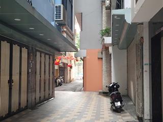 Bán nhà đẹp quan hoa  ngõ ô tô tránh  vài bước ra phố  nói không với quy hoạch  quá hiếm