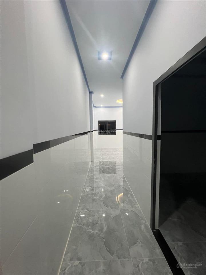 Nhà ở đường 18b, ngay chợ bình chánh  sổ hồng riêng thổ cư 100m2