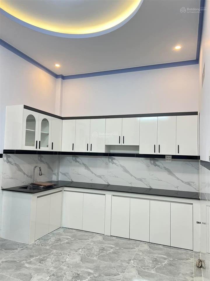 Nhà ở đường 18b, ngay chợ bình chánh  sổ hồng riêng thổ cư 100m2