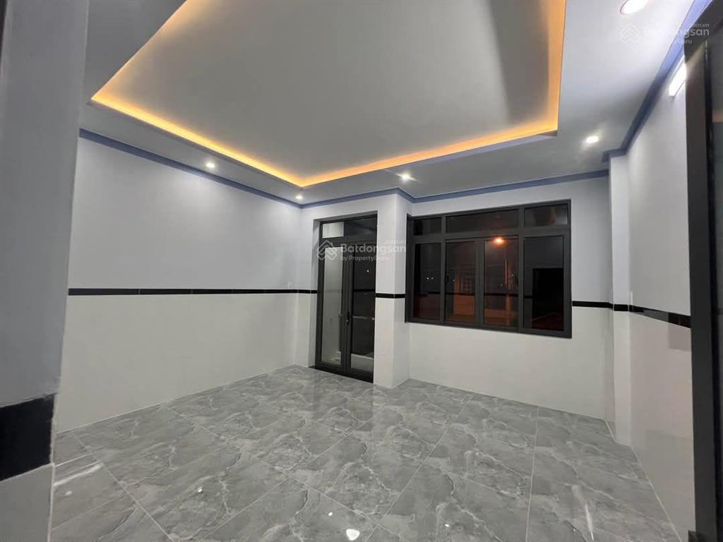 Nhà ở đường 18b, ngay chợ bình chánh  sổ hồng riêng thổ cư 100m2