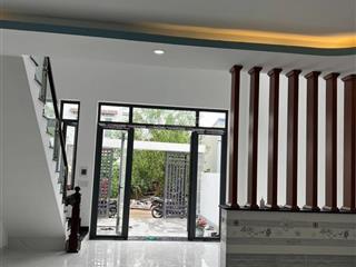 Cần bán căn nhà thuộc ấp 5  sông trầu trảng bom đồng nai dt 5x20 m ( sổ riêng , thổ cư 100%)