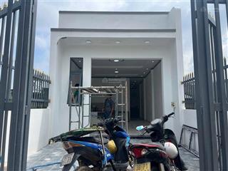 Bán nhà đang xây mẫu như hình kdc hưng thịnh, đồng nai. cách đường ql1a đúng 300m.