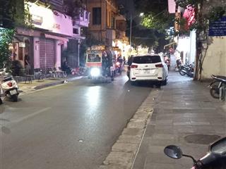 Nhà đẹp ở ngay pháo đài láng, dân trí cao, 50 m ra ô tô tránh, dt 40m2 5 tầng, mt 4m, 7,8 tỷ