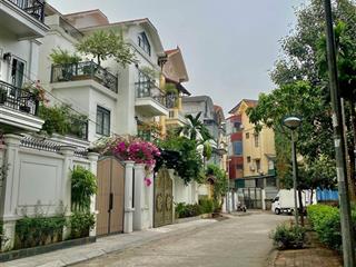 Mảnh đất vàng mặt tiền siêu rộng ,ô tô vào tận đất,sổ đỏ a4 nở hậu nhẹ,dt 35m*mt 4,6m*giá 3,8 tỷ.