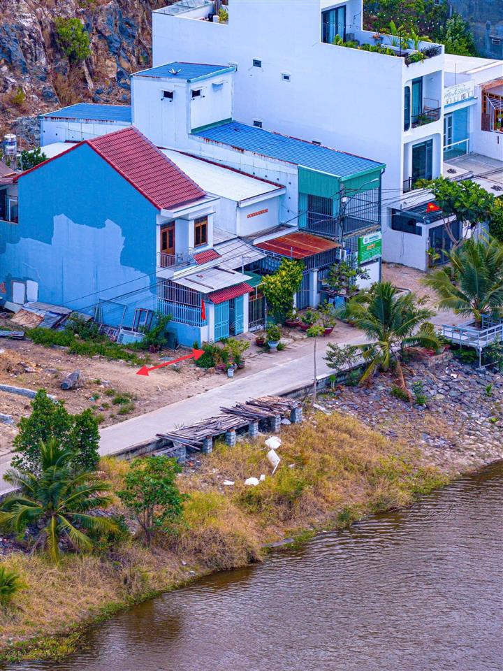 Lưng tựa núi mặt hướng sông nha trang đất view sông tđc sông tắc , vĩnh thái.