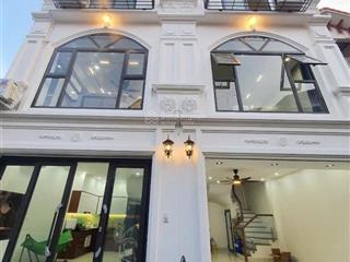 Cần bán nhà đẹp cô bi  full nội thất  ô tô đỗ cửa, 32m2, 5.75 tỷ