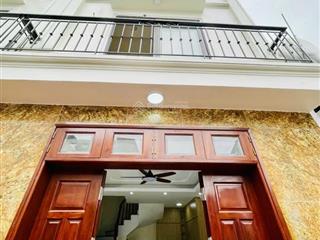 Nhà đẹp dân xây, view aeon long biên, 5 phút ra cầu vĩnh tuy tại đàm quang trung, 30m2  6.4 tỷ