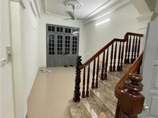Cho thuê nhà ngõ nghi tàm  tây hồ  ô tô đỗ cửa  cách phố 30m