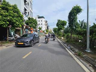 Nhà ngay cầu hữu hòa, sau đại thanh, giáp mậu lương
 5 tầng 38m, ngay ô tô dừng đỗ 4.x tỷ