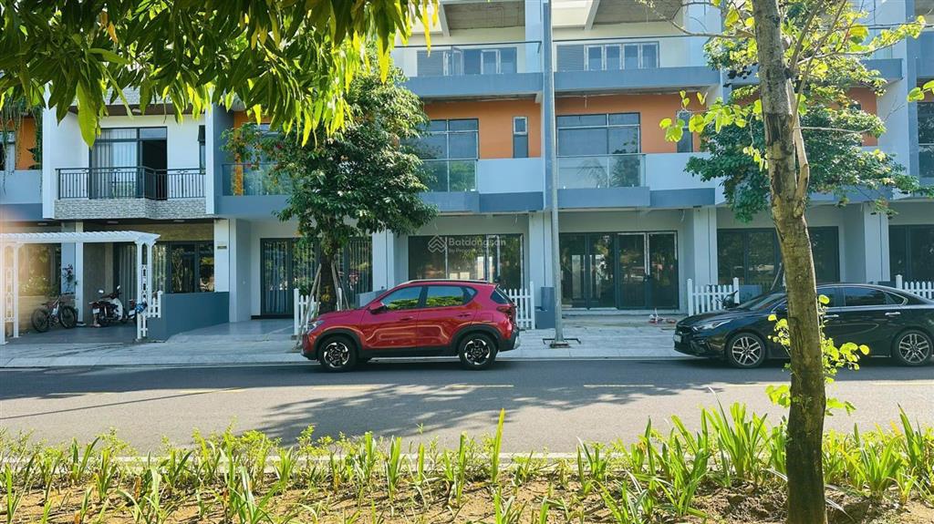 Nhà 8,950 tỷ khu đô thị mỹ gia 8 đối diện hồ bơi 3pn 4wc