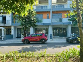 Nhà 8,950 tỷ khu đô thị mỹ gia 8 đối diện hồ bơi 3pn 4wc