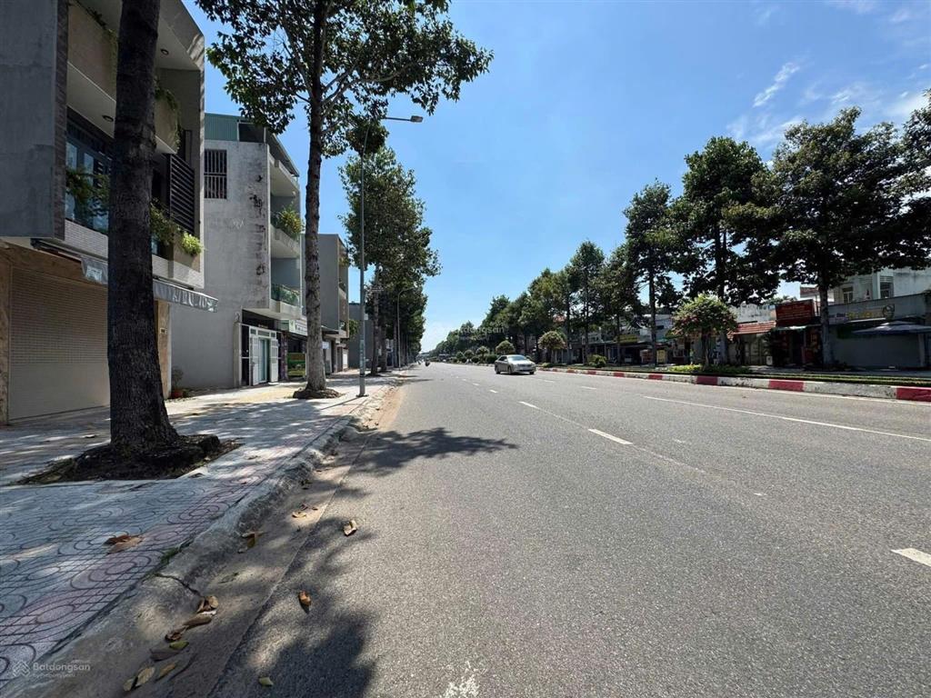 Đất đẹp trung tâm lô 117m2 giá 2tỷ5 trục đường trường học nhà thi đấu đa năng giá siêu hời