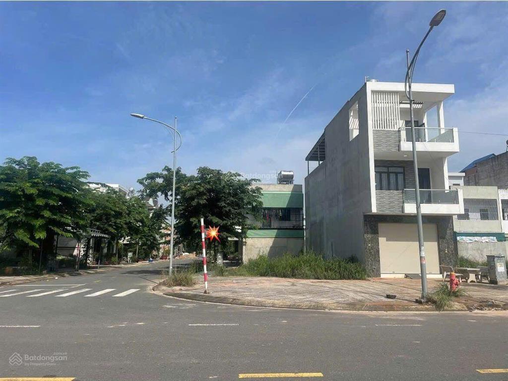 Hàng siêu hiếm! lô 2mt sát chợ đại phước, dt 127m2 giá ngộp 2tỷ100tr cách phà 2km, sổ riêng