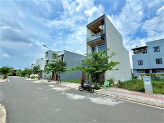 Ngộp sâu! chủ cần ra gấp lô đất 100m2 giá 2tỷ2 ngay kdc giồng ao, gần ubnd. sổ sẵn