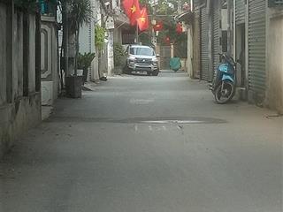 Nhà mới tinh tổ 14 yên nghĩa, siri 4 căn mặt ngõ thông ôtô qua, 4 chỗ đỗ cửa, 30m2, 5 tầng, 4.27 tỷ