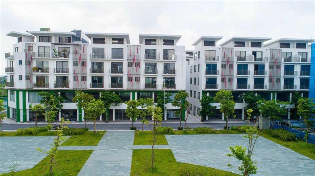 Cần bán căn liền kề khai sơn city góc xẻ khe thoáng, gần sảnh chung cư, sẵn sổ đỏ, diện tích 99,2m2